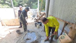 ทหารร่วม3ฝ่ายช่วยเหลือซ่อมแซมบ้านให้กับชาวบ้านที่เกิดความเสียหายจากวาตภัยโดนพายุ