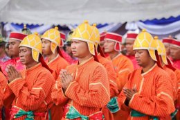 พิธีบวงสรวงพระภูมิเจ้าที่และเซ่นไหว้แม่ย่านางเรือพระราชพิธีก่อนการ จัดขบวนพยุหยาตราตราทางชลมารค