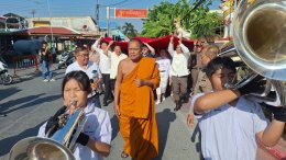 ชาวบางพลี แห่ผ้าแดง ห่มพระมหาเจดีย์ วัดบางพลีใหญ่กลาง อย่างยิ่งใหญ๋