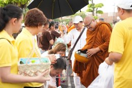 สมุทรปราการ : มูลนิธิเจโตวิมุติ - เมืองโบราณ จัดกิจกรรมเชิงสัญญาลักษณ์ขึงภาพในหลวง ร.๙ ผืนใหญ่ วันเจริญสติเพื่อชาติ (Anapanasati Day)
