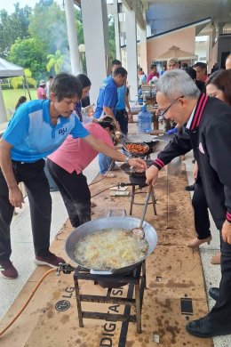 วราวุธ มอบ "ปลัด พม." ร่วมคณะนายกฯ แพทองธาร ลุยน้ำท่วมนครศรีฯ - สุราษฎร์ฯ ช่วยผู้ประสบภัย