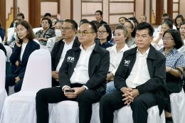 พรรคเพื่อไทย สาขาจังหวัดสมุทรปราการ ประชุมสมาชิกพรรคเพื่อไทยที่มีสำเนาอยู่ในจังหวัดสมุทรปราการ "เพื่อขอรับฟังความคิดเห็นและการให้ความเห็นชอบหรือไม่ให้ความเห็นชอบรายชื่อ ว่าที่ผู้สมัครรับเลือกตั้งแบบแบ่งเขตเลือกตั้งและผู้สมัครรับเลือกตั้งแบบบ