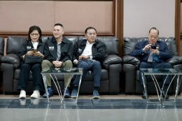 พรรคเพื่อไทย สาขาจังหวัดสมุทรปราการ ประชุมสมาชิกพรรคเพื่อไทยที่มีสำเนาอยู่ในจังหวัดสมุทรปราการ "เพื่อขอรับฟังความคิดเห็นและการให้ความเห็นชอบหรือไม่ให้ความเห็นชอบรายชื่อ ว่าที่ผู้สมัครรับเลือกตั้งแบบแบ่งเขตเลือกตั้งและผู้สมัครรับเลือกตั้งแบบบ