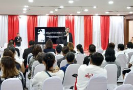 พรรคเพื่อไทย สาขาจังหวัดสมุทรปราการ ประชุมสมาชิกพรรคเพื่อไทยที่มีสำเนาอยู่ในจังหวัดสมุทรปราการ "เพื่อขอรับฟังความคิดเห็นและการให้ความเห็นชอบหรือไม่ให้ความเห็นชอบรายชื่อ ว่าที่ผู้สมัครรับเลือกตั้งแบบแบ่งเขตเลือกตั้งและผู้สมัครรับเลือกตั้งแบบบ