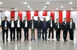 พรรคเพื่อไทย สาขาจังหวัดสมุทรปราการ ประชุมสมาชิกพรรคเพื่อไทยที่มีสำเนาอยู่ในจังหวัดสมุทรปราการ "เพื่อขอรับฟังความคิดเห็นและการให้ความเห็นชอบหรือไม่ให้ความเห็นชอบรายชื่อ ว่าที่ผู้สมัครรับเลือกตั้งแบบแบ่งเขตเลือกตั้งและผู้สมัครรับเลือกตั้งแบบบ