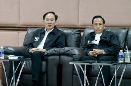 พรรคเพื่อไทย สาขาจังหวัดสมุทรปราการ ประชุมสมาชิกพรรคเพื่อไทยที่มีสำเนาอยู่ในจังหวัดสมุทรปราการ "เพื่อขอรับฟังความคิดเห็นและการให้ความเห็นชอบหรือไม่ให้ความเห็นชอบรายชื่อ ว่าที่ผู้สมัครรับเลือกตั้งแบบแบ่งเขตเลือกตั้งและผู้สมัครรับเลือกตั้งแบบบ