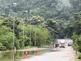 ระทึกน้ำท่วมบ้านเร่งช่วยชาวบ้านกลางดึก