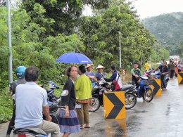 ระทึกน้ำท่วมบ้านเร่งช่วยชาวบ้านกลางดึก