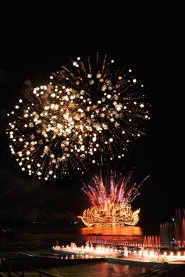 นายกฯ เปิดงานมหกรรมไหลเรือไฟโลกจังหวัดนครพนม ประจำปี 2568 ผู้ว่าฯ นครพนม เข้าร่วมโครงการยกระดับเทศกาลเรือไฟไทย สู่เรือไฟโลก