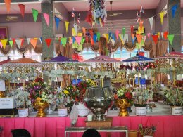 บรรยากาศ พุทธศาสนิกชน อุบาสกอุบาสิกา เข้าร่วมทำบุญวันออกพรรษา และพิธีเทศน์มหาชาติชาดก ที่วัดบัวโรย อำเภอบางเสาธงจังหวัดสมุทรปราการ เนื่องในประเพณีออกพรรษา ประจำปี 2568