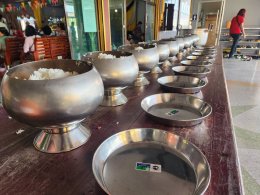 บรรยากาศ พุทธศาสนิกชน อุบาสกอุบาสิกา เข้าร่วมทำบุญวันออกพรรษา และพิธีเทศน์มหาชาติชาดก ที่วัดบัวโรย อำเภอบางเสาธงจังหวัดสมุทรปราการ เนื่องในประเพณีออกพรรษา ประจำปี 2568