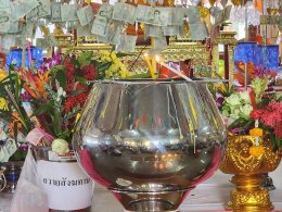 บรรยากาศ พุทธศาสนิกชน อุบาสกอุบาสิกา เข้าร่วมทำบุญวันออกพรรษา และพิธีเทศน์มหาชาติชาดก ที่วัดบัวโรย อำเภอบางเสาธงจังหวัดสมุทรปราการ เนื่องในประเพณีออกพรรษา ประจำปี 2568