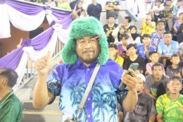 ฟุตบอลนรายูไนเต็ด ฟาดแข็ง กลันตัน ประเทศมาเลเซีย สนามแทบแตก !! กองเชียร์นับหมื่นล้นสนาม