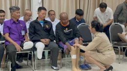 มูลนิธิขาเทียมในสมเด็จพระศรีนครินทราบรมราชชนนี ออกหน่วยพระราชทานเคลื่อนที่จัดทำขาเทียม