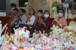 แรงศรัทธาไม่เสื่อมคลาย! ชาวบางเสาธงร่วมใจหลั่งไหลสู่วัดบัวโรย ในวันสุดท้ายของงานประจำปี