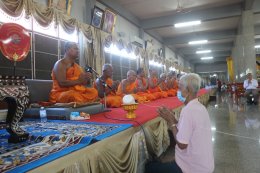 แรงศรัทธาไม่เสื่อมคลาย! ชาวบางเสาธงร่วมใจหลั่งไหลสู่วัดบัวโรย ในวันสุดท้ายของงานประจำปี