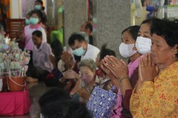 แรงศรัทธาไม่เสื่อมคลาย! ชาวบางเสาธงร่วมใจหลั่งไหลสู่วัดบัวโรย ในวันสุดท้ายของงานประจำปี