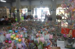 แรงศรัทธาไม่เสื่อมคลาย! ชาวบางเสาธงร่วมใจหลั่งไหลสู่วัดบัวโรย ในวันสุดท้ายของงานประจำปี