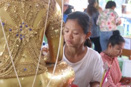 แรงศรัทธาไม่เสื่อมคลาย! ชาวบางเสาธงร่วมใจหลั่งไหลสู่วัดบัวโรย ในวันสุดท้ายของงานประจำปี