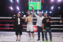 "เจ้าหนูมหัศจรรย์" ไทเกอร์ มาร์ช กำปั้นลูกครึ่งไทย-จีนวัย 14 ปีพกสไตล์การชกบู๊ดุดันคว่ำ เกียรติพล กระแอ นักชกวัย 31 ปีน็อคยก 1 ในการชกเป็นคู่เอก The Fighter World Boxing