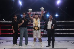 "เจ้าหนูมหัศจรรย์" ไทเกอร์ มาร์ช กำปั้นลูกครึ่งไทย-จีนวัย 14 ปีพกสไตล์การชกบู๊ดุดันคว่ำ เกียรติพล กระแอ นักชกวัย 31 ปีน็อคยก 1 ในการชกเป็นคู่เอก The Fighter World Boxing