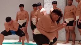นายจักรพงษ์ เชาวน์รุ่งเมธี นายกสมาคมกีฬาซูโม่แห่งประเทศไทย มั่นใจไทยเจ้าภาพแข่งขัน 3 รายการใหญ่ยิ่งใหญ่ สมศักดิ์ศรีและตรงกับเป้าหมายสหพันธ์ซูโม่นานาชาติที่ต้องการแพร่หลายกีฬาซูโม่ในทวีปเอเชีย