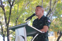 สมุทรปราการ : FC แม่ทัพกุ้งแห่ต้อนรับ  หลังเดินทางมาบรรยาให้คณะนักเรียน ครูโรงเรียนสมุทรปราการ รู้รักความสามัคคีต่อชาติ ศาสนา และพระมหากษัตย์