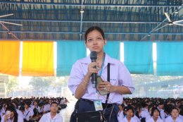 สมุทรปราการ : FC แม่ทัพกุ้งแห่ต้อนรับ  หลังเดินทางมาบรรยาให้คณะนักเรียน ครูโรงเรียนสมุทรปราการ รู้รักความสามัคคีต่อชาติ ศาสนา และพระมหากษัตย์