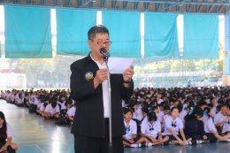 สมุทรปราการ : FC แม่ทัพกุ้งแห่ต้อนรับ  หลังเดินทางมาบรรยาให้คณะนักเรียน ครูโรงเรียนสมุทรปราการ รู้รักความสามัคคีต่อชาติ ศาสนา และพระมหากษัตย์