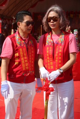 สมุทรสาคร :  ชาวไทย-ไต้หวัน แห่ขอพรองค์เจ้าแม่ทับทิม และร่วมพิธีวางศิลาฤกษ์ศาลเจ้าหลังใหม่ เพื่อความเป็นสิริมงคลช่วงเทศกาลปีใหม่ 