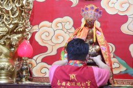 สมุทรสาคร :  ชาวไทย-ไต้หวัน แห่ขอพรองค์เจ้าแม่ทับทิม และร่วมพิธีวางศิลาฤกษ์ศาลเจ้าหลังใหม่ เพื่อความเป็นสิริมงคลช่วงเทศกาลปีใหม่ 