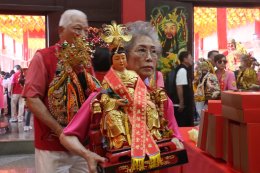 สมุทรสาคร :  ชาวไทย-ไต้หวัน แห่ขอพรองค์เจ้าแม่ทับทิม และร่วมพิธีวางศิลาฤกษ์ศาลเจ้าหลังใหม่ เพื่อความเป็นสิริมงคลช่วงเทศกาลปีใหม่ 