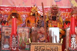 สมุทรสาคร :  ชาวไทย-ไต้หวัน แห่ขอพรองค์เจ้าแม่ทับทิม และร่วมพิธีวางศิลาฤกษ์ศาลเจ้าหลังใหม่ เพื่อความเป็นสิริมงคลช่วงเทศกาลปีใหม่ 