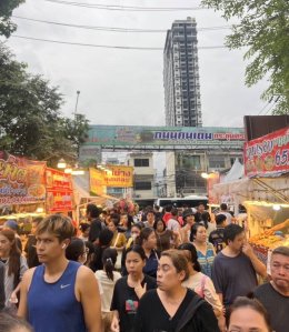 สนง.เขตคลองสาน เปิดงาน ถนนคนเดินกระตุ้นเศรษฐกิจ ส่งเสริมกีฬาต้านยาเสพติด เขตคลองสาน ณ. สวนป่าเฉลิมพระเกียรติ ใต้สะพานสมเด็จพระเจ้าตากสินมหาราช 