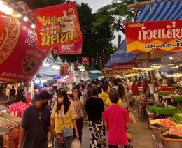 สนง.เขตคลองสาน เปิดงาน ถนนคนเดินกระตุ้นเศรษฐกิจ ส่งเสริมกีฬาต้านยาเสพติด เขตคลองสาน ณ. สวนป่าเฉลิมพระเกียรติ ใต้สะพานสมเด็จพระเจ้าตากสินมหาราช 