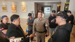กรุงเทพมหานคร  : ตร-ตม บุกตรวจต่างด้าว ขายของศูนย์ค้าส่งกลางกรุง 