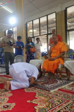 สิงคโปร์ - มาเลเซีย โกนผมบวชนานาชาติ สืบสานพระพุทธศาสนา