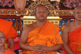 สิงคโปร์ - มาเลเซีย โกนผมบวชนานาชาติ สืบสานพระพุทธศาสนา