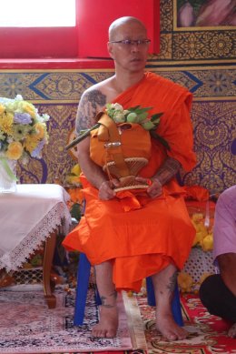 สิงคโปร์ - มาเลเซีย โกนผมบวชนานาชาติ สืบสานพระพุทธศาสนา