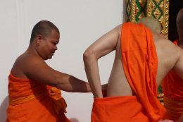 สิงคโปร์ - มาเลเซีย โกนผมบวชนานาชาติ สืบสานพระพุทธศาสนา