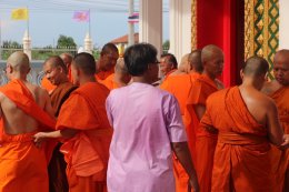 สิงคโปร์ - มาเลเซีย โกนผมบวชนานาชาติ สืบสานพระพุทธศาสนา