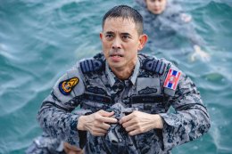 กองเรือปฏิบัติการทัพเรือภาคที่ 1 ร่วมกับ ชมรมกู้ภัยทางน้ำและทางทะเล จัดฝึกอบรมการเอาชีวิตรอดในทะเล