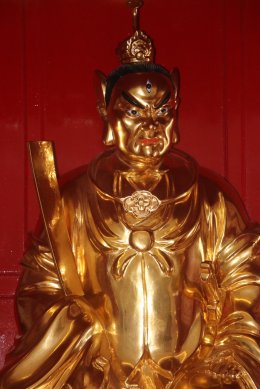 ป้าเชง บุญไทย ตั้งเด่นไชย ประธานในพิธีบวงสรวง บรรจุยันต์ดวง ใต้ฐาน องค์เทพเจ้าเตียวฮู้เทียนซือ หรือ เตี่ยวเทียนซื่อ