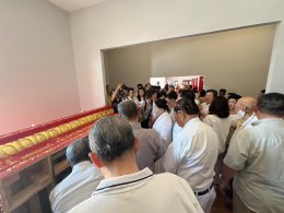 ป้าเชง บุญไทย ตั้งเด่นไชย ประธานในพิธีบวงสรวง บรรจุยันต์ดวง ใต้ฐาน องค์เทพเจ้าเตียวฮู้เทียนซือ หรือ เตี่ยวเทียนซื่อ