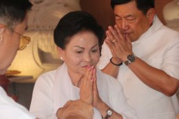 ป้าเชง บุญไทย ตั้งเด่นไชย ประธานในพิธีบวงสรวง บรรจุยันต์ดวง ใต้ฐาน องค์เทพเจ้าเตียวฮู้เทียนซือ หรือ เตี่ยวเทียนซื่อ