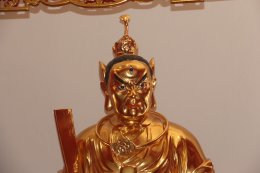 ป้าเชง บุญไทย ตั้งเด่นไชย ประธานในพิธีบวงสรวง บรรจุยันต์ดวง ใต้ฐาน องค์เทพเจ้าเตียวฮู้เทียนซือ หรือ เตี่ยวเทียนซื่อ