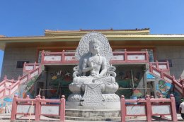 ป้าเชง บุญไทย ตั้งเด่นไชย ประธานในพิธีบวงสรวง บรรจุยันต์ดวง ใต้ฐาน องค์เทพเจ้าเตียวฮู้เทียนซือ หรือ เตี่ยวเทียนซื่อ