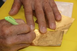 ป้าเชง บุญไทย ตั้งเด่นไชย ประธานในพิธีบวงสรวง บรรจุยันต์ดวง ใต้ฐาน องค์เทพเจ้าเตียวฮู้เทียนซือ หรือ เตี่ยวเทียนซื่อ