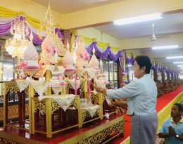 ครอบครัว "ศรีษะทิน"  เป็นเจ้าภาพทอดกฐินสามัคคีวัดศรีวารีน้อย ประจำปี 2568  โดยในปีนี้มีคณะผู้มีจิตศรัทธา ร่วมออกโรงทาน 149 ร้าน ยอดกฐินปีนี้ อยู่ที่  2,392,685.75 บาท