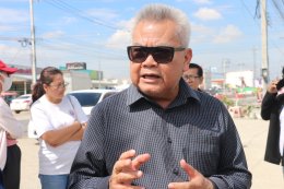 หัวหน้าพรรคแรงงานสร้างชาติ รับเรื่องร้องเรียน! ชาวบ้านกว่า 1,500 หลังคาเรือนเดือดร้อน เสาไฟฟ้าตั้งขวางทางเข้าออกซอย ถนนหนามแดง สมุทรปราการ